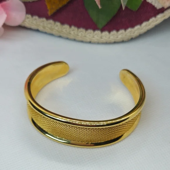 Vintage Gold Plated Simple Mesh Cuff Bracelet Everyday Designer Style Bracelet - Picture 6 of 6